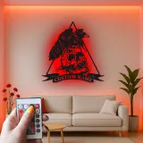 Insegna LED in metallo gotica con corvo e teschio | Arte murale horror personalizzata | Decorazione spettrale su misura per man cave, studio | Targhetta dark art
