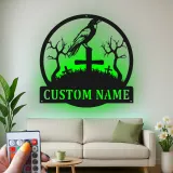 Insegna in metallo personalizzata con corvo su cimitero luce LED regalo di Halloween decorazione gotica per la casa