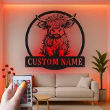 Arte da parete in metallo LED Highland Cow | Insegna con nome personalizzata per decorazione della casa di campagna | Regalo su misura per ranch e nursery