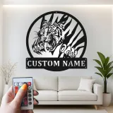 Insegna in metallo Tigre Ruggente | Arte Murale LED Personalizzata per Fauna Selvatica | Decorazione con Nome Personalizzato per Ufficio, Man Cave o Garage