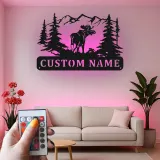 Insegna in metallo personalizzata con alce e LED | Arte faunistica da parete per decorazione di cabin | Targa con nome rustico per lodge