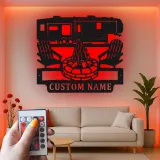 Insegna in metallo LED personalizzata con scena di campeggio RV, regalo per camper, decorazione per avventure all'aperto