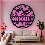 Insegna in metallo astronauta personalizzata | Arte murale LED con razzo spaziale | Decorazione per cameretta a tema spazio | Targa premium per nursery