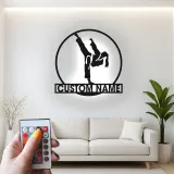 Panneau LED personnalisé de fille de karaté | Art mural en métal pour artiste martiale féminine | Décor de dojo et de gym de style Japandi | Cadeau