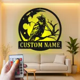 Arte Murale in Metallo Corvo | Insegna con Nome Personalizzato e Luce LED | Silhouette di Luna e Uccello Gotica