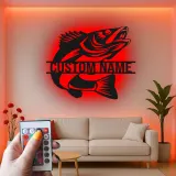 Insegna in metallo personalizzata con pesce e LED | Regalo personalizzato per pescatore | Arredo murale per casa al lago e baita