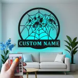 Insegna in metallo personalizzata con ragnatela | Arte murale LED personalizzata | Decorazione per man cave gotica e regalo per amanti degli aracnidi