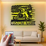Panneau en métal personnalisé pour motoneige avec rétroéclairage LED | Décoration murale avec drapeau américain | Décor de man cave et garage | Cadeau pour amateur de sports d'hiver