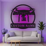 Personalisierte LED-Metall-Wandkunst mit Drohnenmotiv – Geschenk für Drohnenfans, Büro- oder Studio-Deko 1