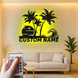 Insegna in metallo personalizzata con luce LED per scena di spiaggia - Regalo costiero personalizzato per amanti della spiaggia e decorazione tropicale