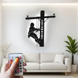 Décoration murale LED personnalisée pour lineman | Panneau métallique sur mesure pour électricien | Déco silhouette de poteau pour professionnel des services publics, bureau ou man cave