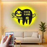 Insegna in metallo personalizzata con bradipo e luce LED - Regalo personalizzato per amanti degli animali, decorazione per nursery o camera dei bambini