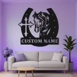 Cartel LED personalizado de caballo y cruz | Decoración mural de metal con herradura a medida | Regalo ecuestre para establo y hogar