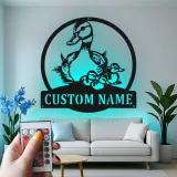 Cartel de metal personalizado con familia de patos y luz LED, regalo personalizado para amantes de la naturaleza, decoración para guardería o salón