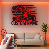 Arte mural LED de metal de piloto de karting | Letrero personalizado con nombre para carreras | Decoración con bandera americana para garaje, cueva del hombre o habitación de niño