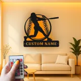 Insegna in metallo personalizzata con luce LED per giocatore di baseball - Regalo personalizzato per appassionati di sport e decorazione per sala giochi o camera da letto