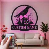 Insegna in metallo LED personalizzata con corvo e zucca per Halloween - regalo spettrale per amanti di Halloween, decorazione per case infestate