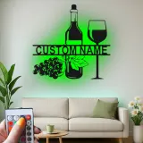 Personalisierte LED-beleuchtete Metall-Wandkunst mit Weinflasche und Glas – Geschenk für Weinliebhaber für Küche oder Bar