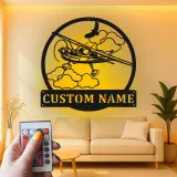 Décoration murale en métal personnalisée avec lumière LED d'avion - Cadeau d'aviation pour pilotes, décoration de hangar ou de bureau 1