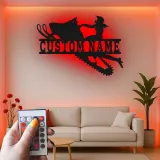 Insegna LED personalizzata per donna in motoslitta | Decorazione murale in metallo su misura | Regalo invernale per lei | Silhouette rider