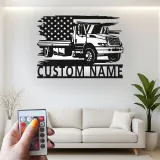 Enseigne camion de dépannage plateau personnalisée | Décoration murale LED en métal | Décor drapeau américain pour garage ou bureau | Cadeau pour chauffeur routier