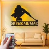 Décoration murale en métal personnalisée joueur de curling avec rétroéclairage LED Cadeau sportif pour les passionnés de curling Décor de salle de jeux 1