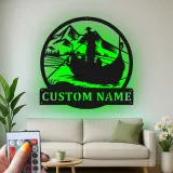 Insegna in metallo personalizzata per pesca con LED | Arte da parete con nome su misura per casa al lago e baita | Regalo originale per pescatore
