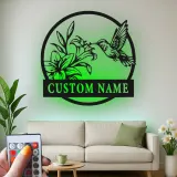 Arte Murale in Metallo Colibrì e Giglio | Insegna LED con Nome Personalizzato | Decorazione Floreale per Giardino | Regalo per Mamma