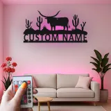 Panneau Métallique Longhorn du Texas Personnalisé | Art Murale Rétroéclairé avec Nom de Ranch | Décoration Rustique de Cactus du Désert pour Ferme et Extérieur