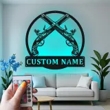 Décoration murale en métal personnalisée avec pistolets croisés et rétroéclairage LED - Cadeau pour les passionnés d'armes, décoration de cave à vin