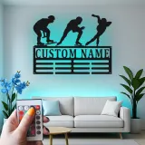 Individuelle LED Metall-Wandkunst für Eisschnelllauf | Personalisierte Silhouette eines Eiskunstläufers & Medaillenhalter | Geschenk für Sportler