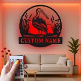 Insegna in metallo LED personalizzata Pelican | Decorazione per casa al mare costiera | Arte murale con silhouette di uccello illuminata | Regalo personalizzato per marina