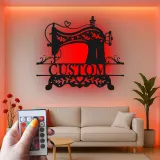 Individuelles Nähmaschinen-Schild | LED Metall-Wandkunst | Personalisierte Bastelzimmer-Dekoration für Schneiderinnen | Vintage Stil Namensschild