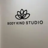 Personalisierte 3D-Logo-Wandkunst aus Acryl | Handgefertigtes Laser-Cut-Schild für Ihr Geschäft