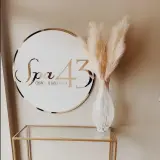 Custom Round Acrylic & Metal Salon Logo Sign | Personalized Business Name Signage for Spa & Beauty Studio Decor