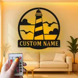Panneau LED en métal de phare | Décor mural nautique | Cadeau de maison de plage personnalisé | Lumière de silhouette côtière