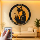 Insegna in metallo LED con volpe su misura | Decorazione murale personalizzata con fauna selvatica | Arredo per baita e regalo per amanti della natura | Logo con data di fondazione