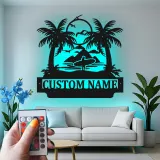 Insegna in Metallo Personalizzata per Surfer con LED | Plaque con Nome per Casa al Mare | Arte Murale con Onde Oceaniche e Palme Tropicali