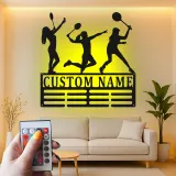 Porte-médailles personnalisé tennis | Décoration murale LED pour joueuse | Déco métal sport pour coach ou chambre d’équipe