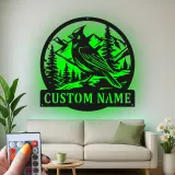 Personalisierte Kardinal-Mountain-Szene LED-Metall-Wandkunst – Geschenk für Naturliebhaber, für Hütte oder Wohnzimmer