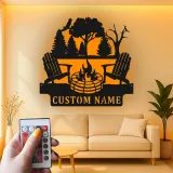 Insegna in metallo personalizzata con scena di campeggio e LED per decorare patii o cabine