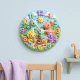 Niedliche Dinosaurier Picknick Wanduhr für Kinderzimmer | Bunte Babyzimmer Dekoration, Geschenk zur Babyparty für Jungen & Mädchen (34,5 cm)