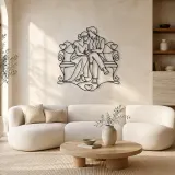 Cartel de metal de pareja abrazada en un banco | Decoración romántica para parejas