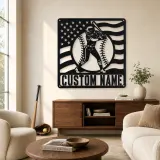 Décoration murale en métal personnalisée de batteuse de softball en posture prête avec drapeau