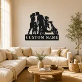 Décoration murale en métal personnalisée pour famille de quatre avec scooter