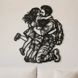 Décoration murale en métal Homecoming Family Hug | Décor silhouette familiale