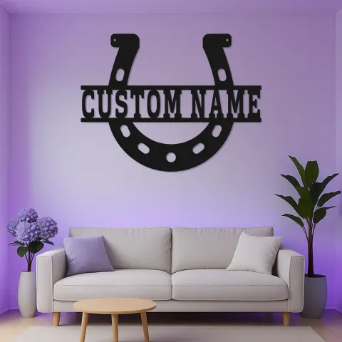 Vista alternativa de Letrero personalizado de herradura | Arte mural LED de metal para establo y rancho | Decoración ecuestre a medida | Luz decorativa rústica para casa de campo