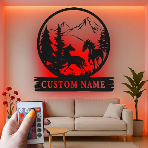 Vue alternative de Panneau en métal personnalisé avec cheval et rétroéclairage | Décoration murale de ranch sur mesure | Décor de montagne avec chevaux pour chalet et maison