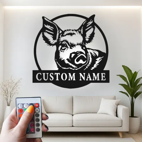 Vista alternativa de Cartel LED de retrato de cerdo personalizado | Decoración de granja personalizada | Arte mural de metal rústico para granero o hogar de campo moderno