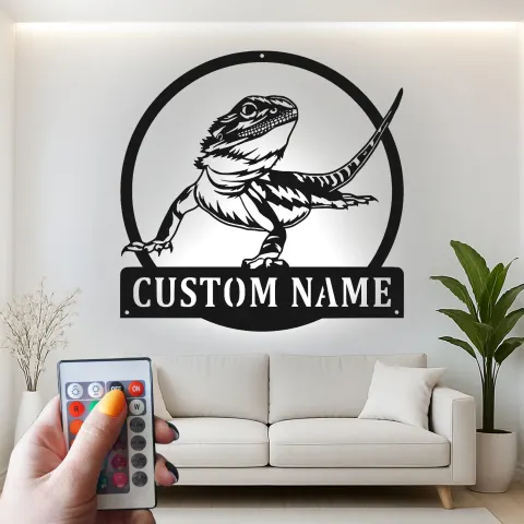 Vista alternativa di Insegna in metallo personalizzata con luci LED a forma di drago barbuto - Regalo per amanti dei rettili - Decorazione per camera da letto o soggiorno 1
